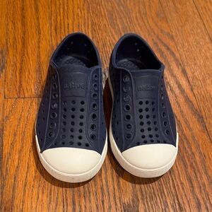 Native Kids Jefferson Water Shoes - Navy and White